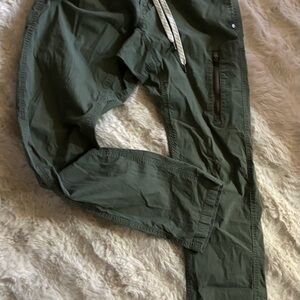 Vuori Men's Olive Ripstop pants s